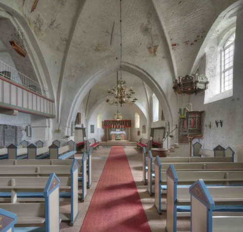 Vollständiger Blick durch den Kirchenraum von St. Laurentii